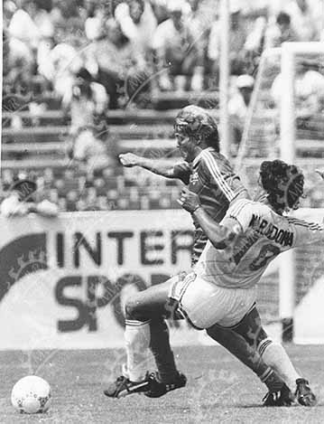 Diego Maradona jugada